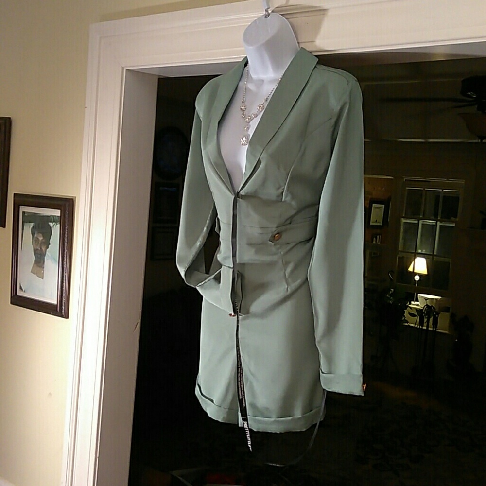 Pretty Little Thing ladies romper - Picture 3 of 8